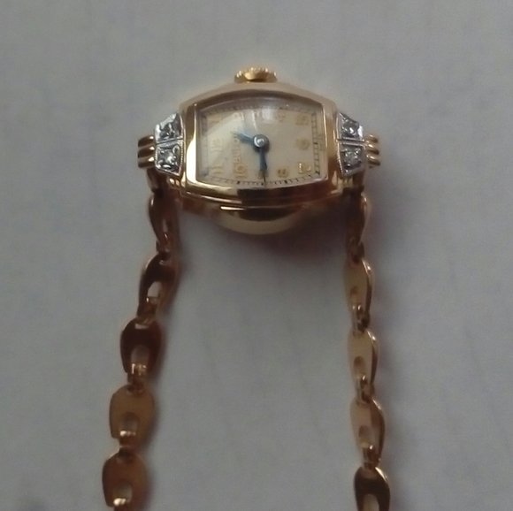 ⭐️ SOLD Vintage Bulova Ladies Watch - Picture 5 of 12